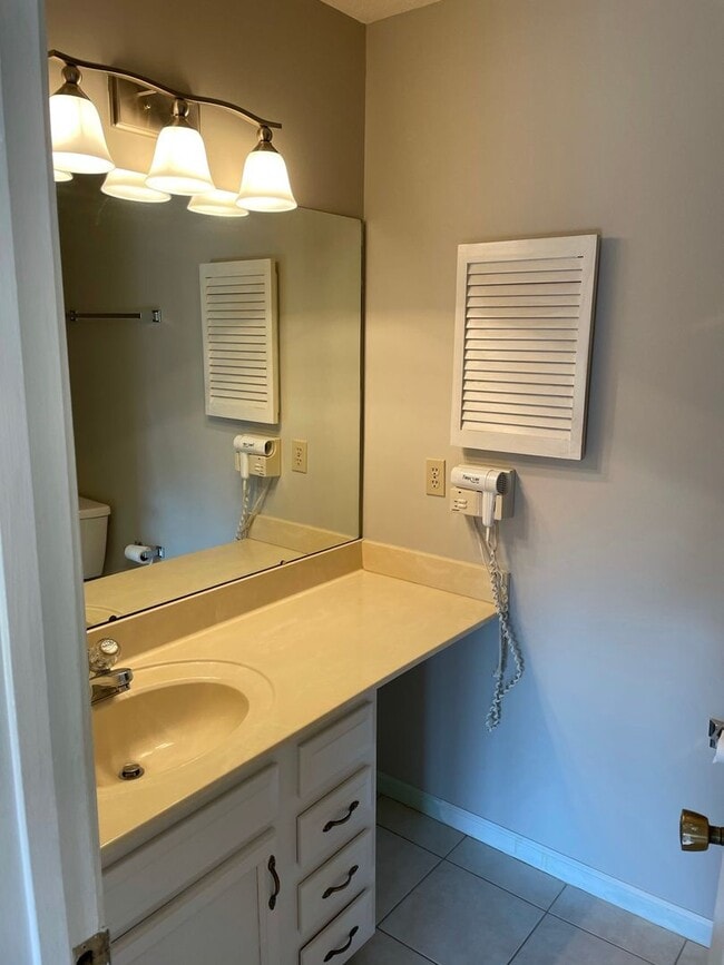 Photo - 3 bed / 2bath near Lake Louise