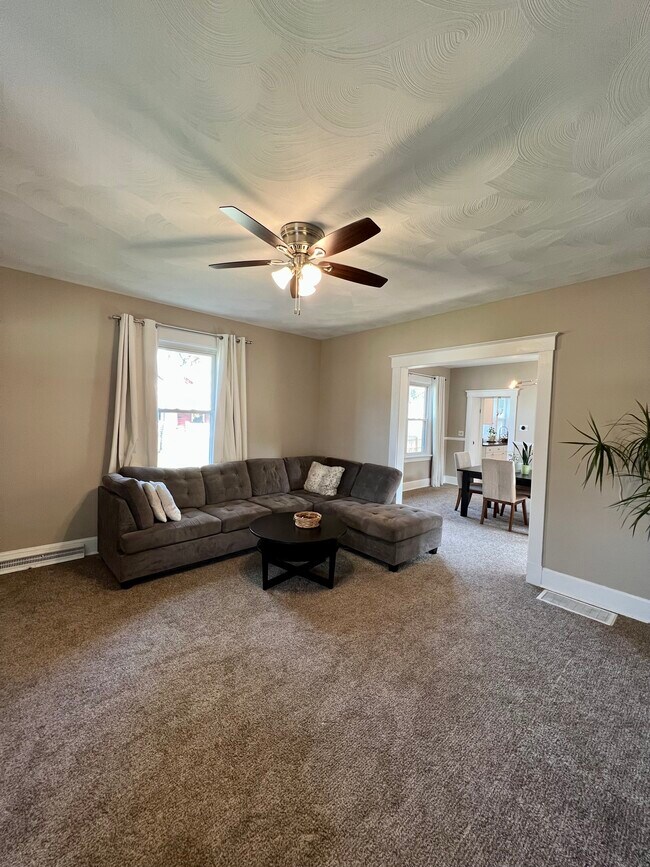 Photo - 4393 Matson Ave