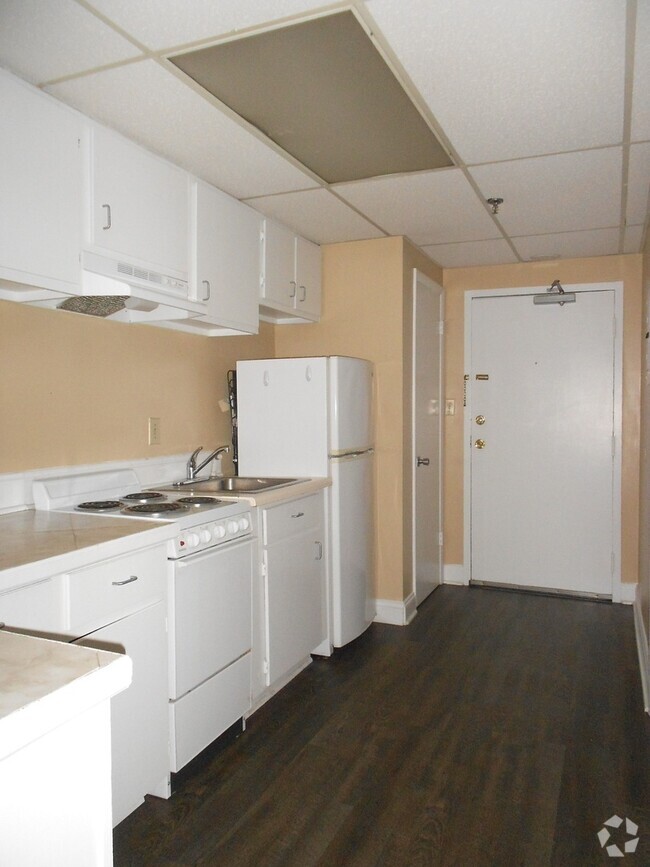 Building Photo - Studio Apartment in Downtown Athens - Step...