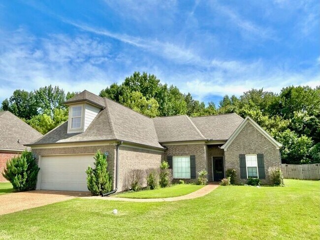 Now Leasing a 4-bedroom 2 bath home in Oli... - Now Leasing a 4-bedroom 2 bath home in Oli...