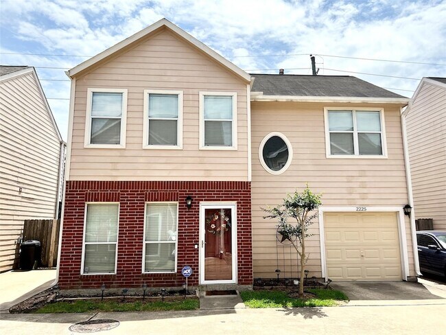 Building Photo - 2225 Naomi St