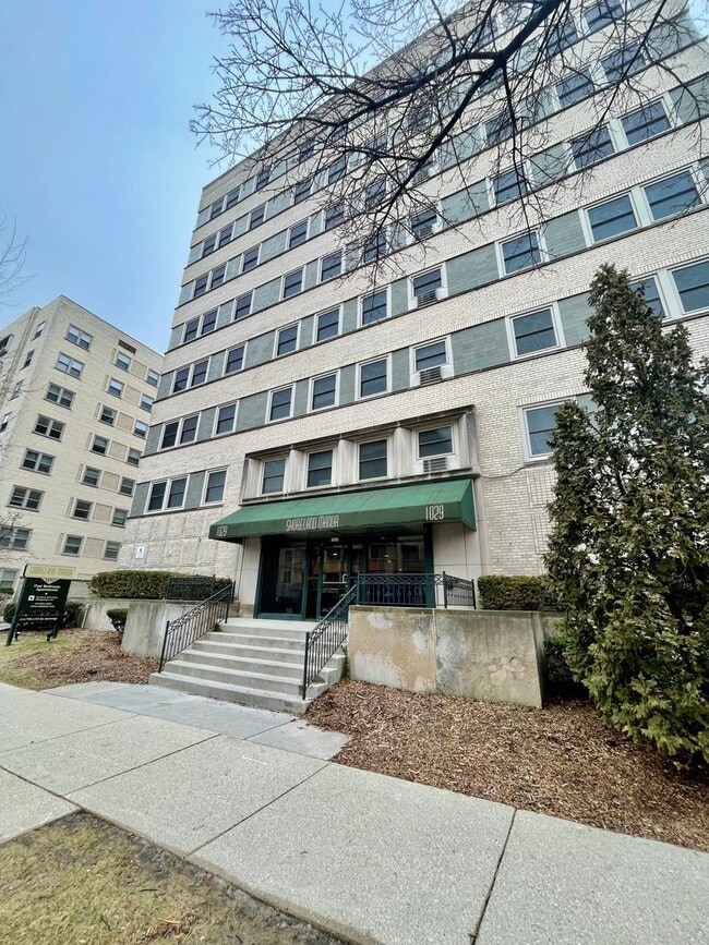 Photo - 1029 E Knapp St