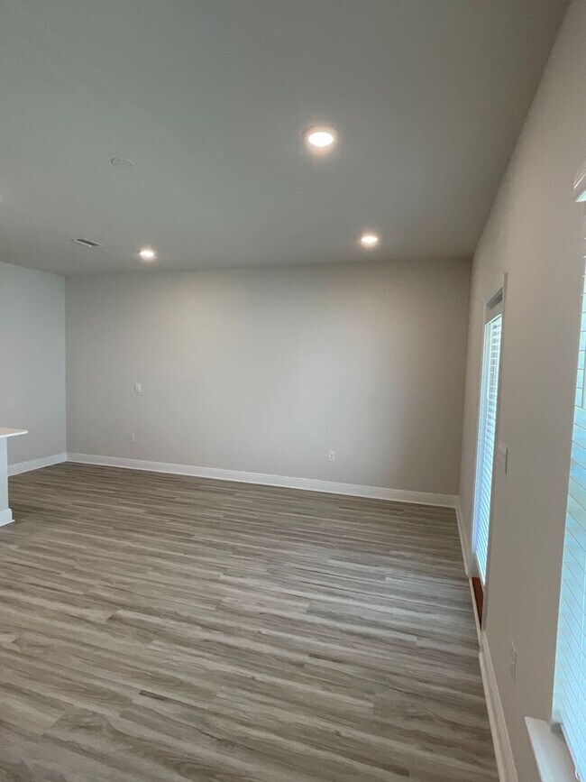 Photo - Spacious 3-Bedroom Townhouse
