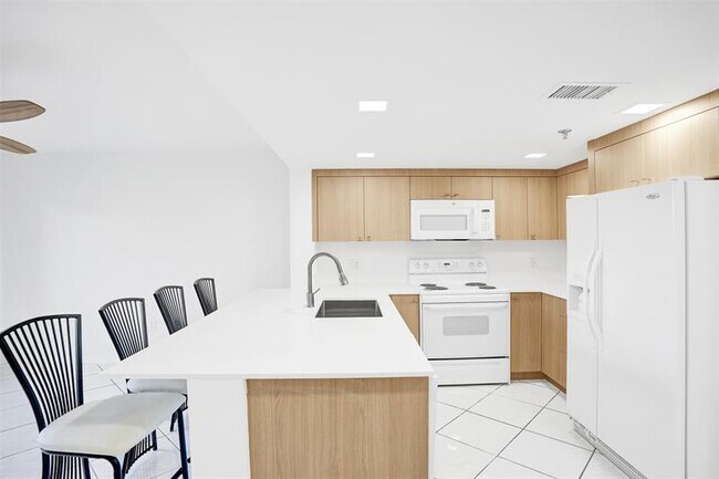 Photo - 9470 Tangerine Pl Unidad 404