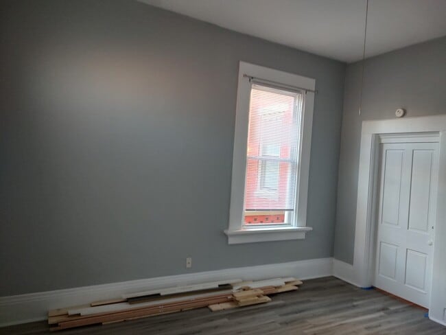 Large Living Room - 1024 Columbia St