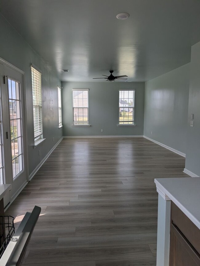 Photo - Move in Special First Months Rent Free!!!!