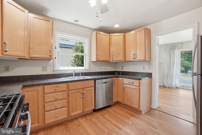 Photo - 108 Battle St SW