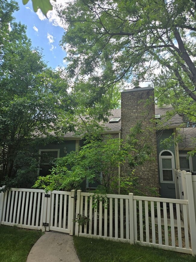 Photo - 3B/3B in The Shores with Finished Basement and 2 Car Garage!