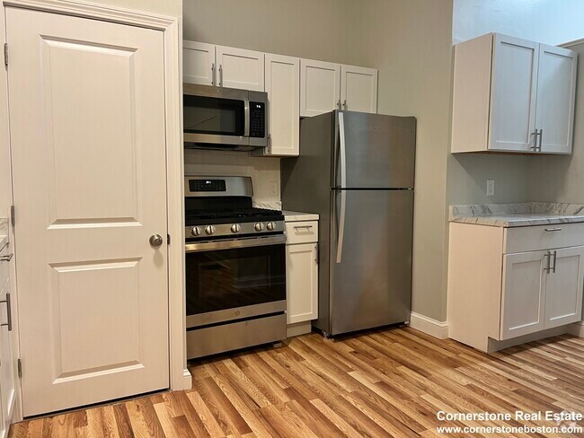 Building Photo - 87 Newton St Unit 1F Rental