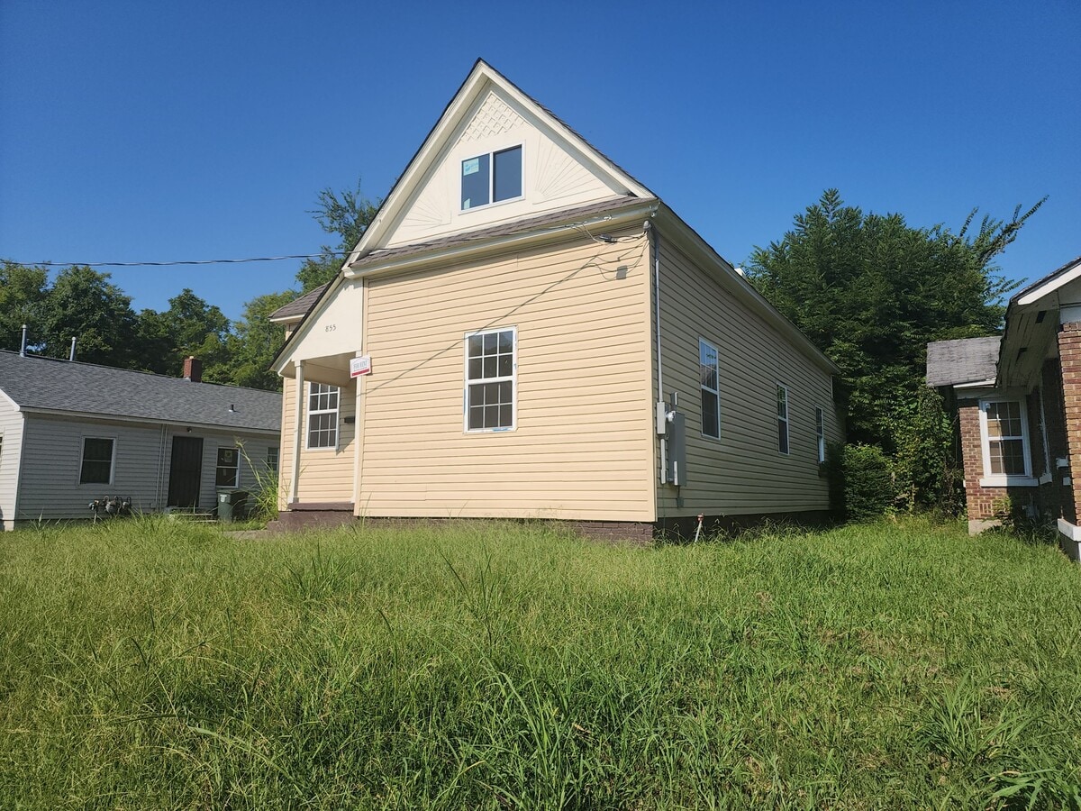 Photo - 855 Ayers St