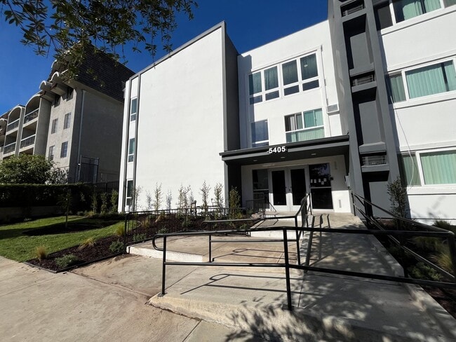 Photo - 5405 Lindley Ave