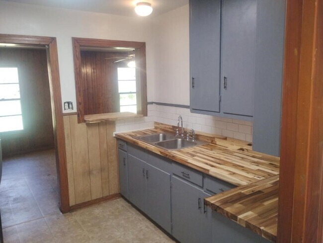 Photo - 216 E Morris St