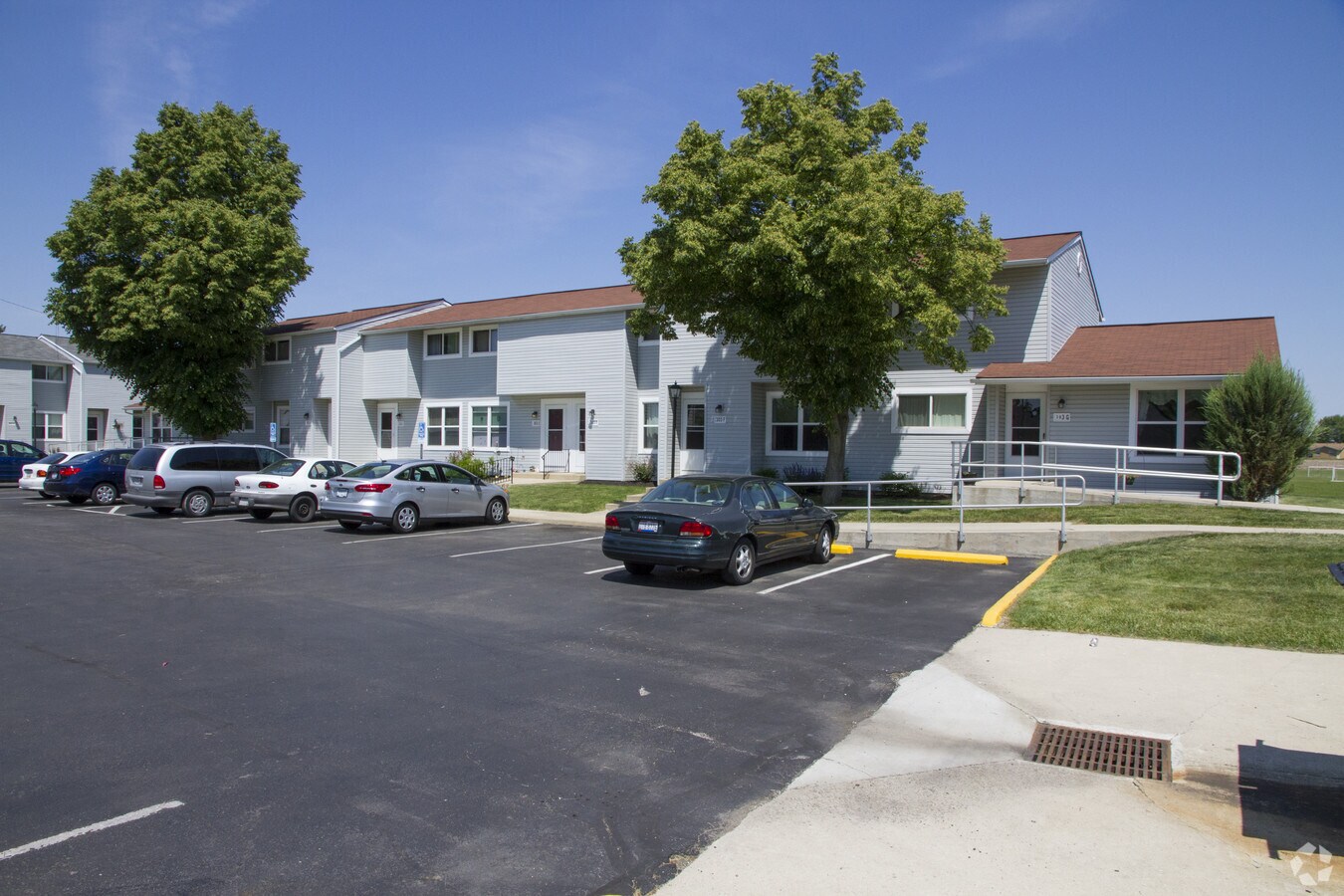 Photo - Elms Apartments