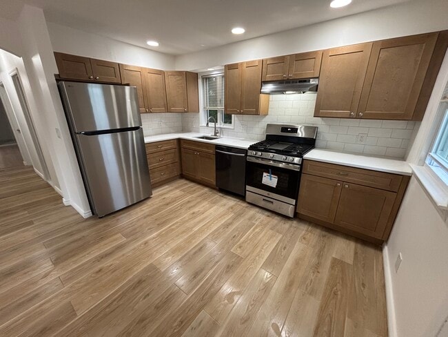 Building Photo - 102 Woodland Ave Unit 1