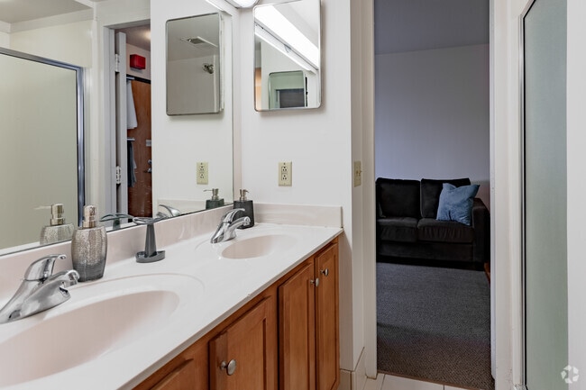 2BR, 2BA