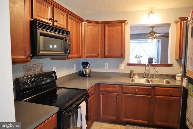 Photo - 154 Founders Way