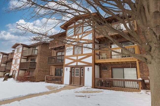 Building Photo - 3652 W 119th St Unit 304