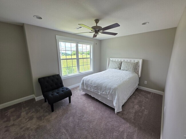 Photo - 3/2.5 home in beautiful Jonesborough
