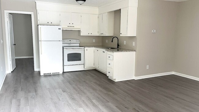 Photo - Holiday Special - Dont miss out Call and g... Unit 3212 #6