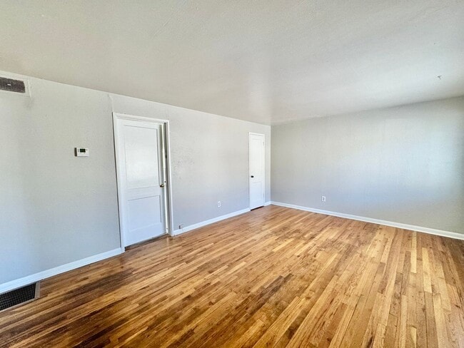 Photo - 449 Glen View Ct