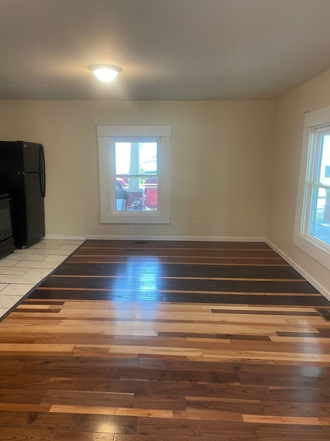 Photo - Etowah 37331 - Now available, 2-bedroom, 1-bath apartment conveniently located in Etowah! - Conta...