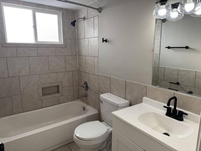 Photo - 3240 Heatherton Dr