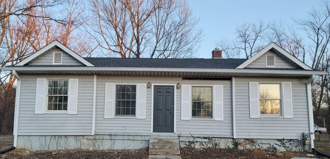 Home Sweet Home in wooded north Bloomington! - 4798 Old State Rd 37 House