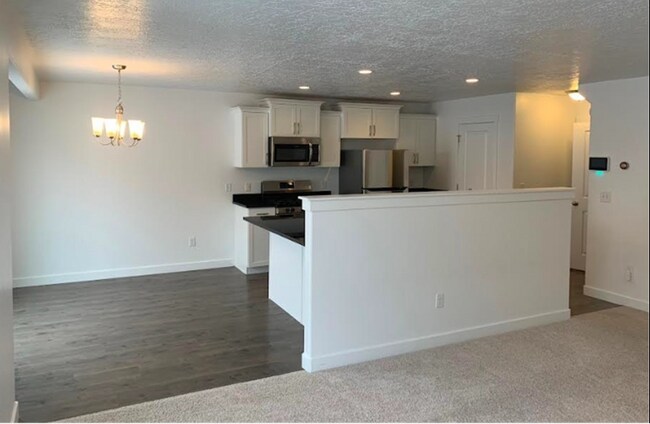 Photo - 458 S Pegasus Way