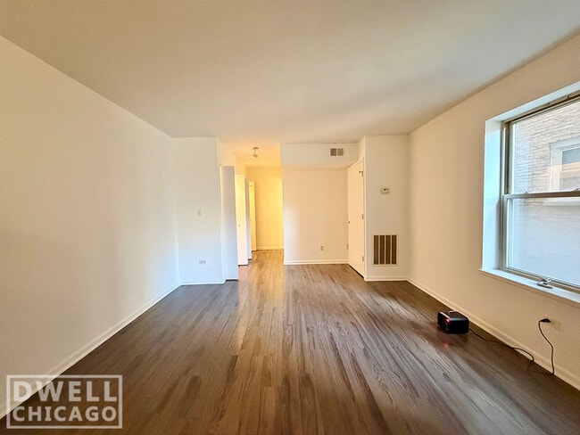 Photo - 919 W Carmen Ave
