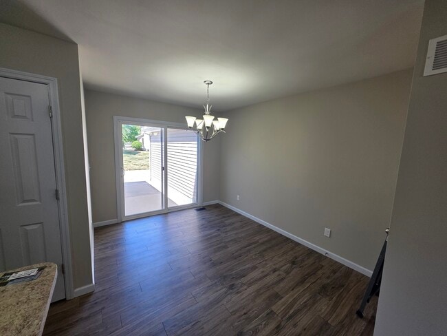 Photo - 318 Countryshire Dr