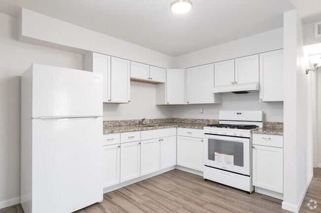 2BR, 1BA - 550SF - Kitchen - La Puerta Del Sol