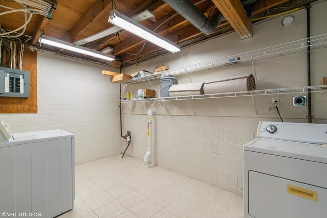 Photo - 635 Meadow Pl