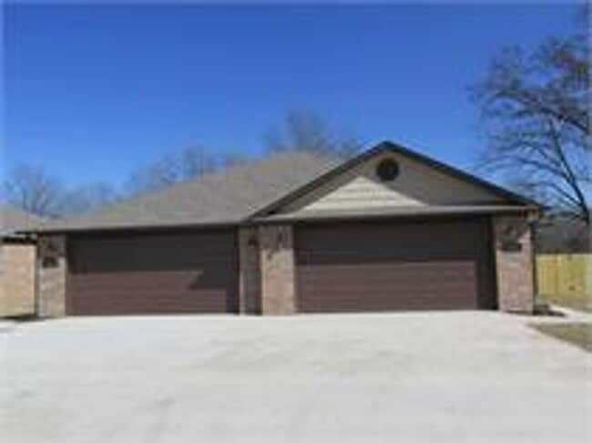 3 bedroom duplex, Near Arkansas College of... - 3 bedroom duplex, Near Arkansas College of... Apartment Unit B