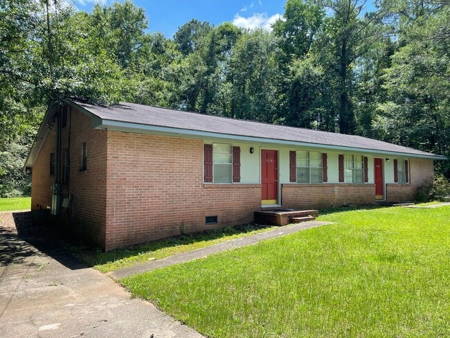 Building Photo - 3 Bedroom/1 Bath Duplex