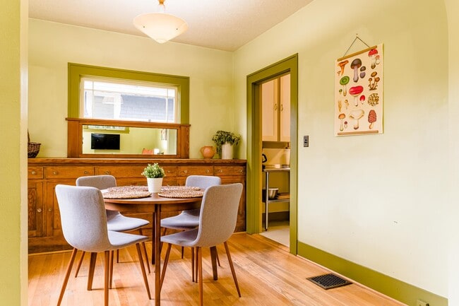 Photo - 517 NE Fargo St