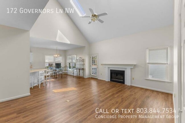 Photo - 172 Governors Ln NW