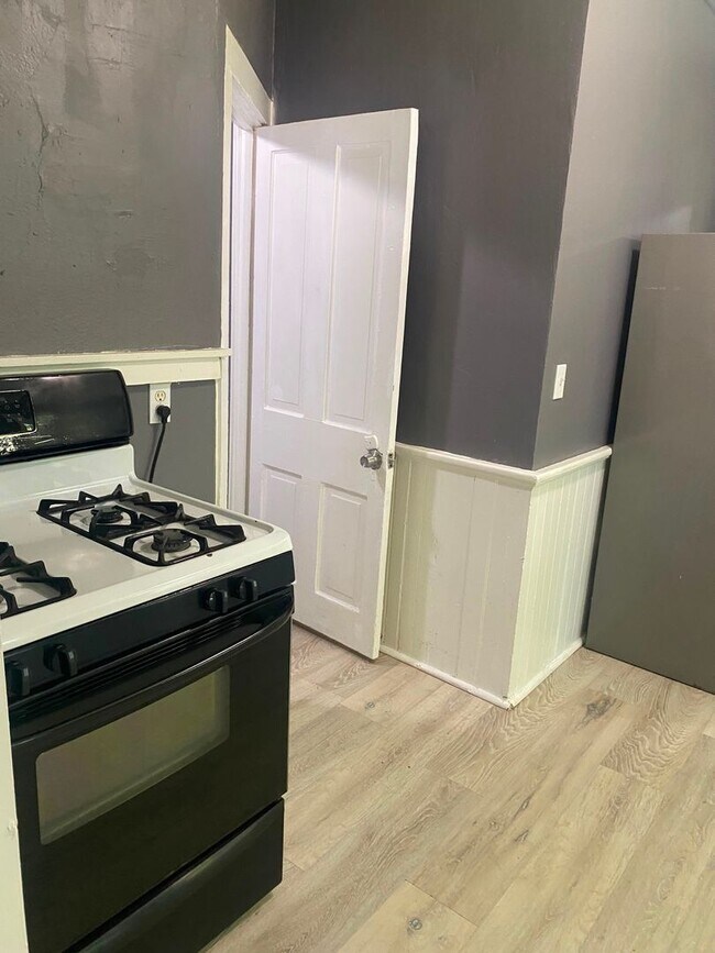 Photo - 3155-3155 W 48th St Unidad Front Lower