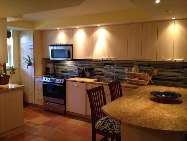 Building Photo - 5300 NE 24th Terrace Unit 126C