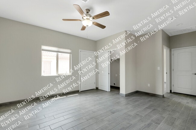 Photo - 820 E 35th St