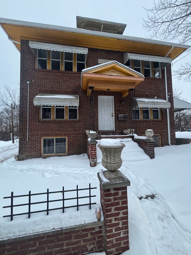 Building Photo - 235 S Arlington St Unit 1