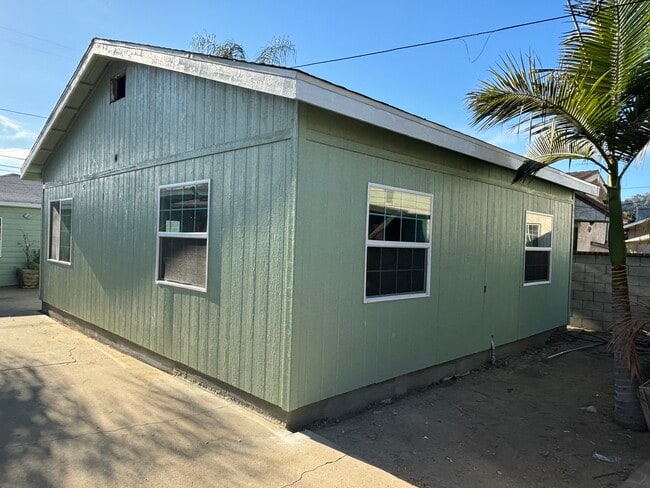 Building Photo - 2656 Roseview Ave Unit 0