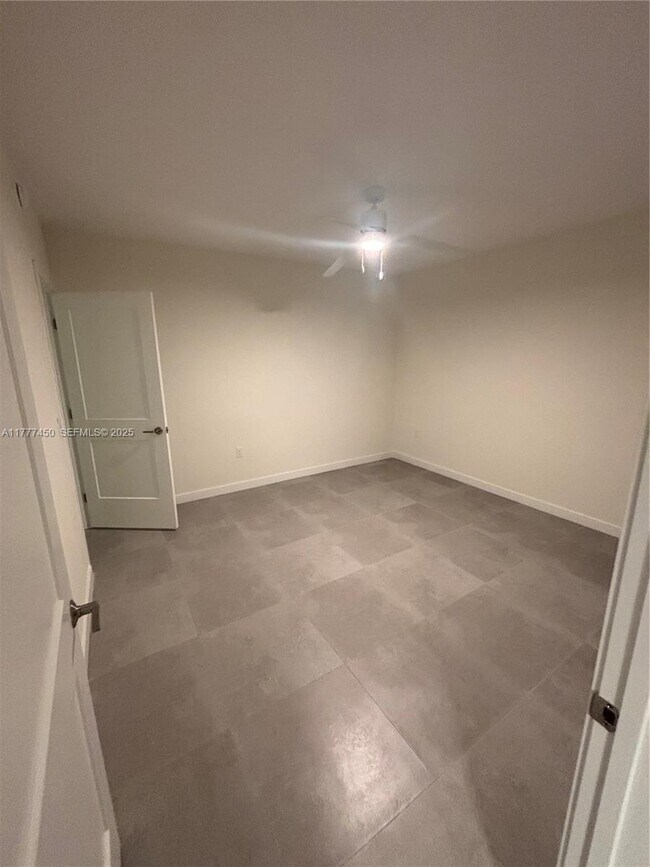 Building Photo - 16395 Biscayne Blvd Unit TH 6