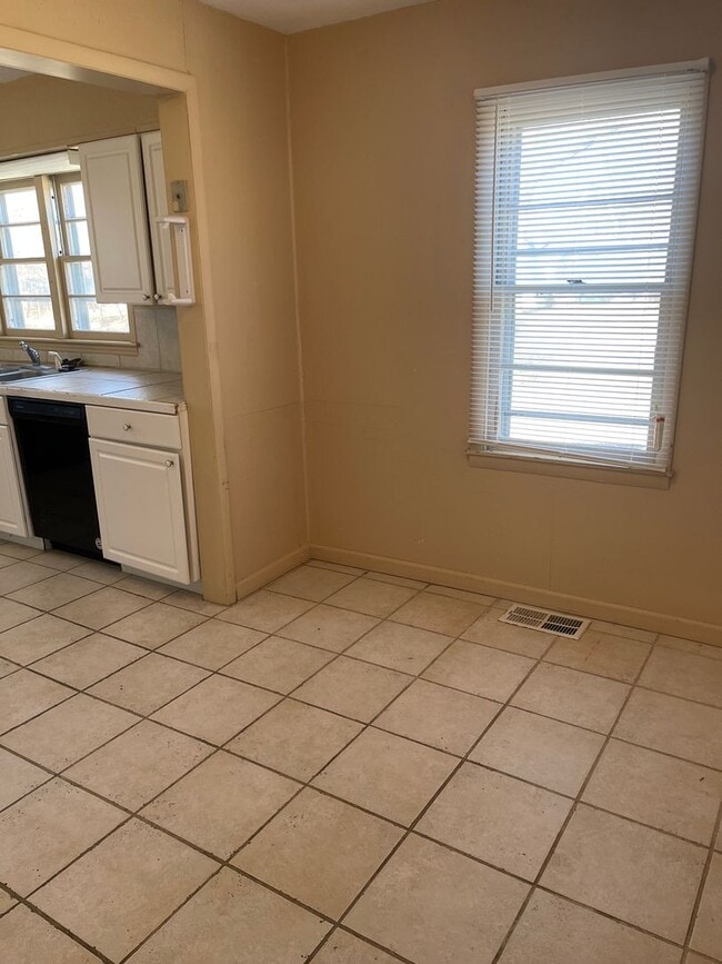 Photo - 1401 Yuma St