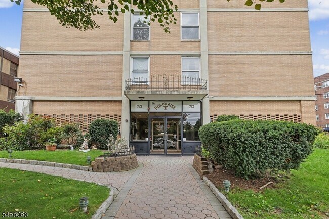 712 N Broad St Unit 2C