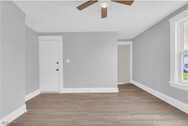 Building Photo - 11702 Brookfield Ave Unit 2/UP