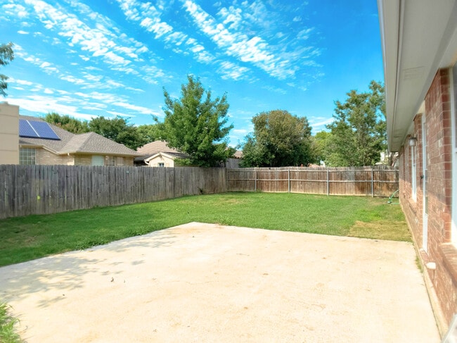 Photo - 3913 Periwinkle Dr