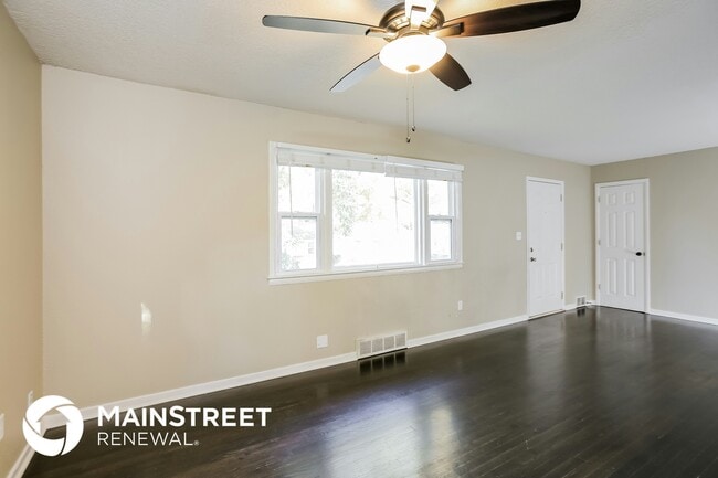 Photo - 215 Maple St