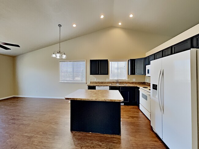 Photo - 163 Crystal Bay Dr