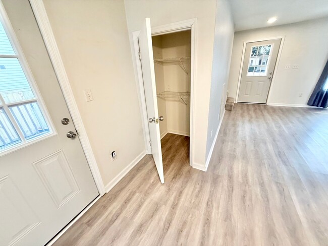 Photo - **4bed near MIL base- GRANITE/STAINLESS STEEL Appliances~ Roomates welcome!