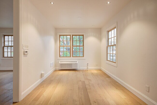 Photo - 760 1/2 S Jenkins Ave